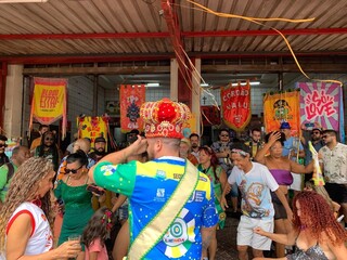 Para ativar mem&oacute;ria, filho leva m&atilde;e para ver folia no Cal&ccedil;ad&atilde;o da Bar&atilde;o