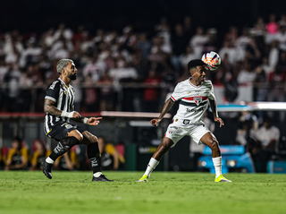 S&atilde;o Paulo vence cl&aacute;ssico com Santos, Gr&ecirc;mio empata e Atl&eacute;tico vira