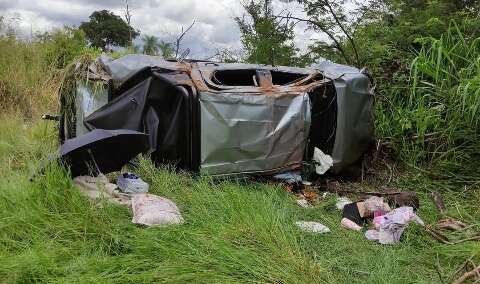 Acidente entre caminhonete e carro deixa seis feridos na BR-163
