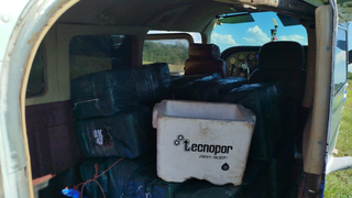 Aeronave carregada de entorpecentes pousa em fazenda na fronteira