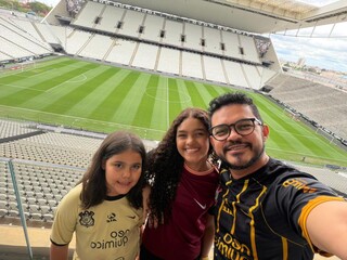 Em homenagem &agrave; tia, irm&atilde;s realizam sonho no est&aacute;dio com berrante 