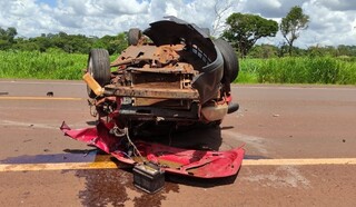 Acidente entre caminhonete e carro deixa seis feridos na BR-163