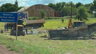 Ap&oacute;s seis meses de notifica&ccedil;&atilde;o, outdoors s&atilde;o retirados da BR-060 em Sidrol&acirc;ndia