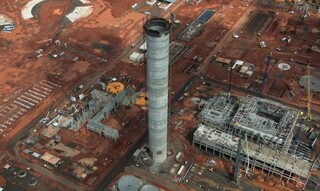 Chamin&eacute; de 160 metros marca megaprojeto de celulose em Inoc&ecirc;ncia