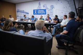 Em reuni&atilde;o de emerg&ecirc;ncia com vereadores, prefeitura tenta manter taxa de lixo