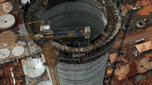 Chamin&eacute; de 160 metros marca megaprojeto de celulose em Inoc&ecirc;ncia