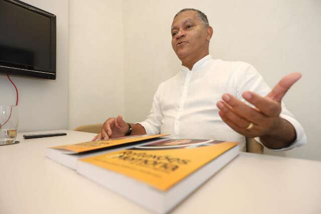 Artigos escritos ao longo de 7 anos viram livro de reflex&otilde;es e mem&oacute;rias