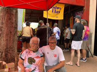 Para ativar mem&oacute;ria, filho leva m&atilde;e para ver folia no Cal&ccedil;ad&atilde;o da Bar&atilde;o