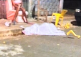 Homem &eacute; encontrado morto com tiro na cabe&ccedil;a no meio da rua