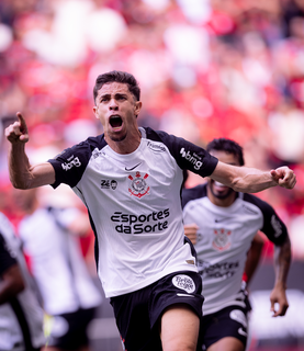 Corinthians bate Flamengo em Brasília e fica com a Supercopa Corinthians bate Flamengo em Brasília e fica com a Supercopa