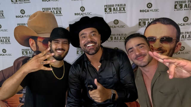 Entre 'cuiudos' e 'macios': Tend&eacute;l celebra 3 anos com Pedro Paulo e Alex