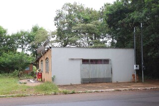 Prefeitura tenta retomar &aacute;rea de APP ocupada por motoclube e casas