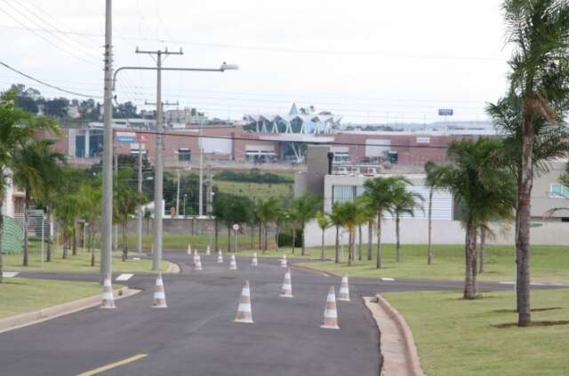 Asfalto se deteriora no Alphaville e Justi&ccedil;a obriga obra de R$ 3,3 milh&otilde;es