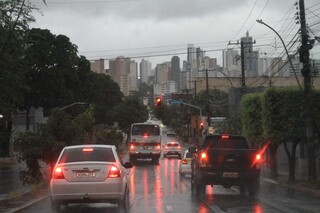 Com madrugada chuvosa em Campo Grande, dia &eacute; de tempo inst&aacute;vel em todo MS