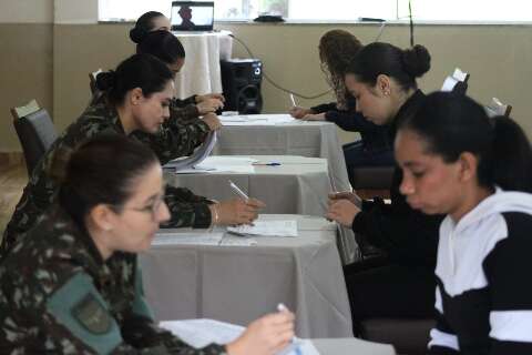 &ldquo;Quero crescer aqui&rdquo;, diz jovem pr&eacute;-selecionada para alistamento feminino