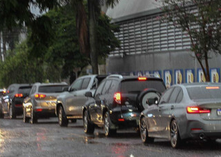 Inmet coloca a Capital e 43 cidades em alerta vermelho para acumulado de chuvas Inmet coloca a Capital e 43 cidades em alerta vermelho para acumulado de chuvas