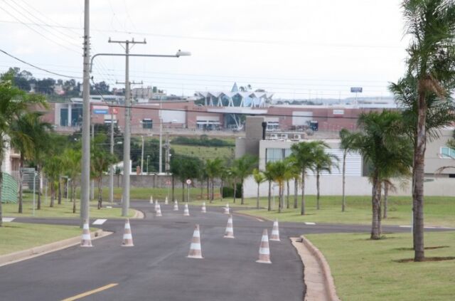 "Asfalto se deteriora no Alphaville e Justiça obriga obra de R$ 3,3 milhões"