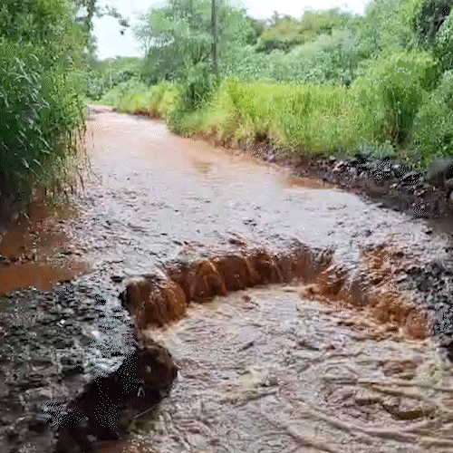 De novo: chuva forte deixa ruas intransit&aacute;veis no Ch&aacute;cara dos Poderes