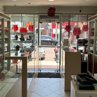 H&aacute; 3 d&eacute;cadas, &oacute;tica come&ccedil;ou "embaixo da cama" e com conhecimento passado por tio