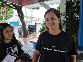 Chuva forte, fila dupla e nenhuma fiscaliza&ccedil;&atilde;o na volta &agrave;s aulas da rede privada