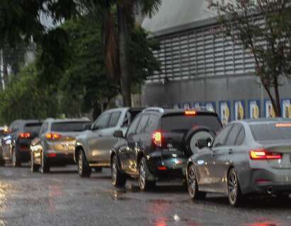 Inmet coloca a Capital e 43 cidades em alerta vermelho para acumulado de chuvas 