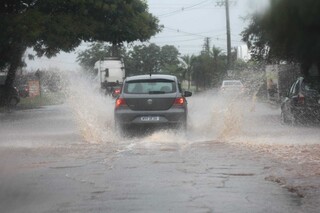 Chuva forte volta a atingir Capital com alerta de temporal em 78 municípios Chuva forte volta a atingir Capital com alerta de temporal em 78 municípios