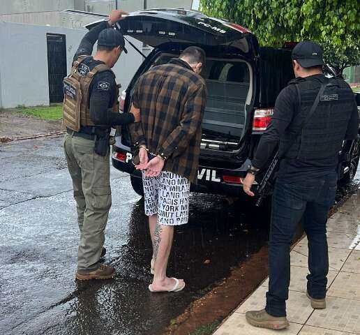 Pai &eacute; preso com arma ap&oacute;s amea&ccedil;ar quebrar pesco&ccedil;o de beb&ecirc;