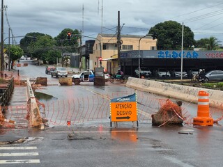 Eros&atilde;o provoca interdi&ccedil;&atilde;o de trecho da Avenida Ernesto Geisel