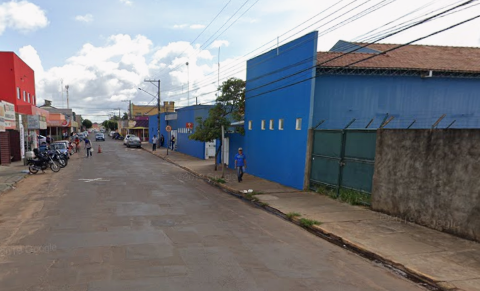 Morador de rua agride mulher com socos e pux&otilde;es de cabelo