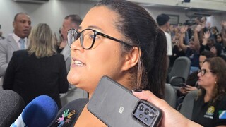 Horas ap&oacute;s manifesta&ccedil;&atilde;o na C&acirc;mara, presidente de sindicato &eacute; demitida de Emei