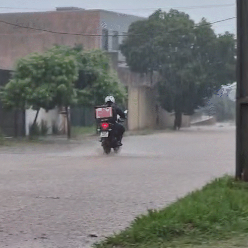 Chuva forte volta a atingir Capital com alerta de temporal em 78 munic&iacute;pios