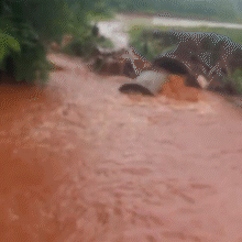Sem poder sair de casa, morador pede obras de drenagem no Ch&aacute;cara dos Poderes