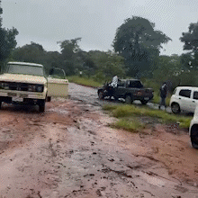 Moradores contratam patrola ap&oacute;s chuvas destru&iacute;rem ruas no Jardim Atl&acirc;ntico