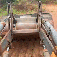 Moradores contratam patrola ap&oacute;s chuvas destru&iacute;rem ruas no Jardim Atl&acirc;ntico