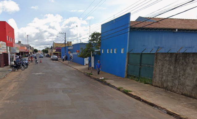 Morador de rua agride mulher com socos e pux&otilde;es de cabelo