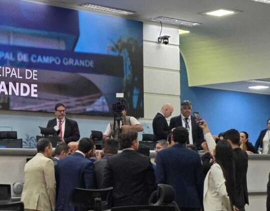 Vereadores adiam decis&atilde;o sobre veto &agrave; redu&ccedil;&atilde;o de taxa e vai consultar entidades