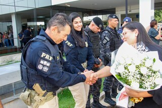 Ap&oacute;s 7 anos de luta contra dois tipos de c&acirc;ncer, Maria tocou o sino da cura