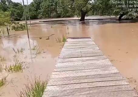 Com chuva de 240 mil&iacute;metros em 3 dias, Corguinho entra em alerta
