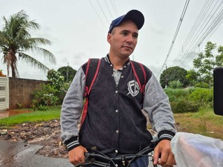 Cratera e ruas intransit&aacute;veis ficam no rastro ap&oacute;s 4 dias seguidos de chuva