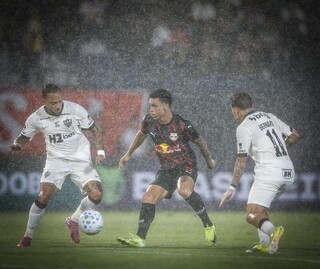 Bragantino bate Atl&eacute;tico-MG e lidera rodada marcada por empates