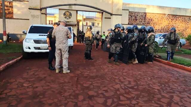 Pol&iacute;cia faz pente-fino em busca de 5 pistolas furtadas em penitenci&aacute;ria