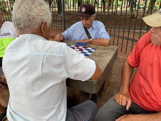 Moda agora &eacute; chamar idoso de "nolt"; mas para alguns parece piada