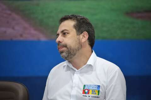 Boulos fala com trabalhadores e diz que &ldquo;on&ccedil;a vai beber &aacute;gua&rdquo; contra jornada 6x1