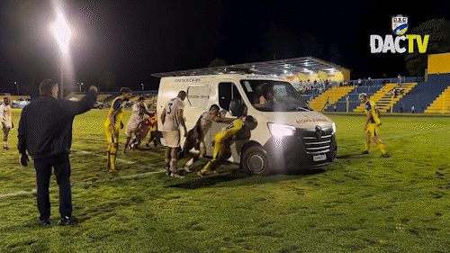 Atletas "d&atilde;o uma for&ccedil;a" e desatolam ambul&acirc;ncia em jogo do Estadual de MS