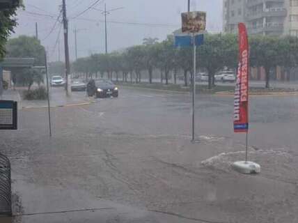 Chuvas devem passar de 60 mm em MS e frente fria mant&eacute;m risco de temporais