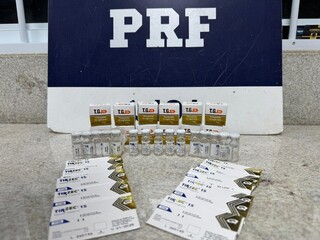 Motorista &eacute; preso transportando ampolas de emagrecimento em gelo derretido