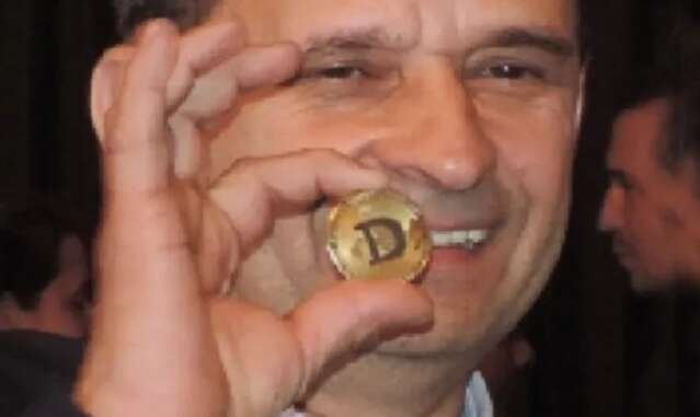 Acusa&ccedil;&atilde;o nas redes leva dono de moeda digital a processar ex-nora por cal&uacute;nia