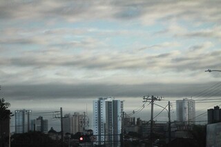 Quinta-feira ser&aacute; de temperaturas altas, mas ainda h&aacute; alerta de temporal