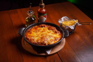 Bar &eacute; inspirado na It&aacute;lia e cliente serve Aperol direto na fonte 