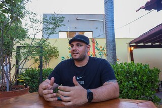 Bar &eacute; inspirado na It&aacute;lia e cliente serve Aperol direto na fonte 